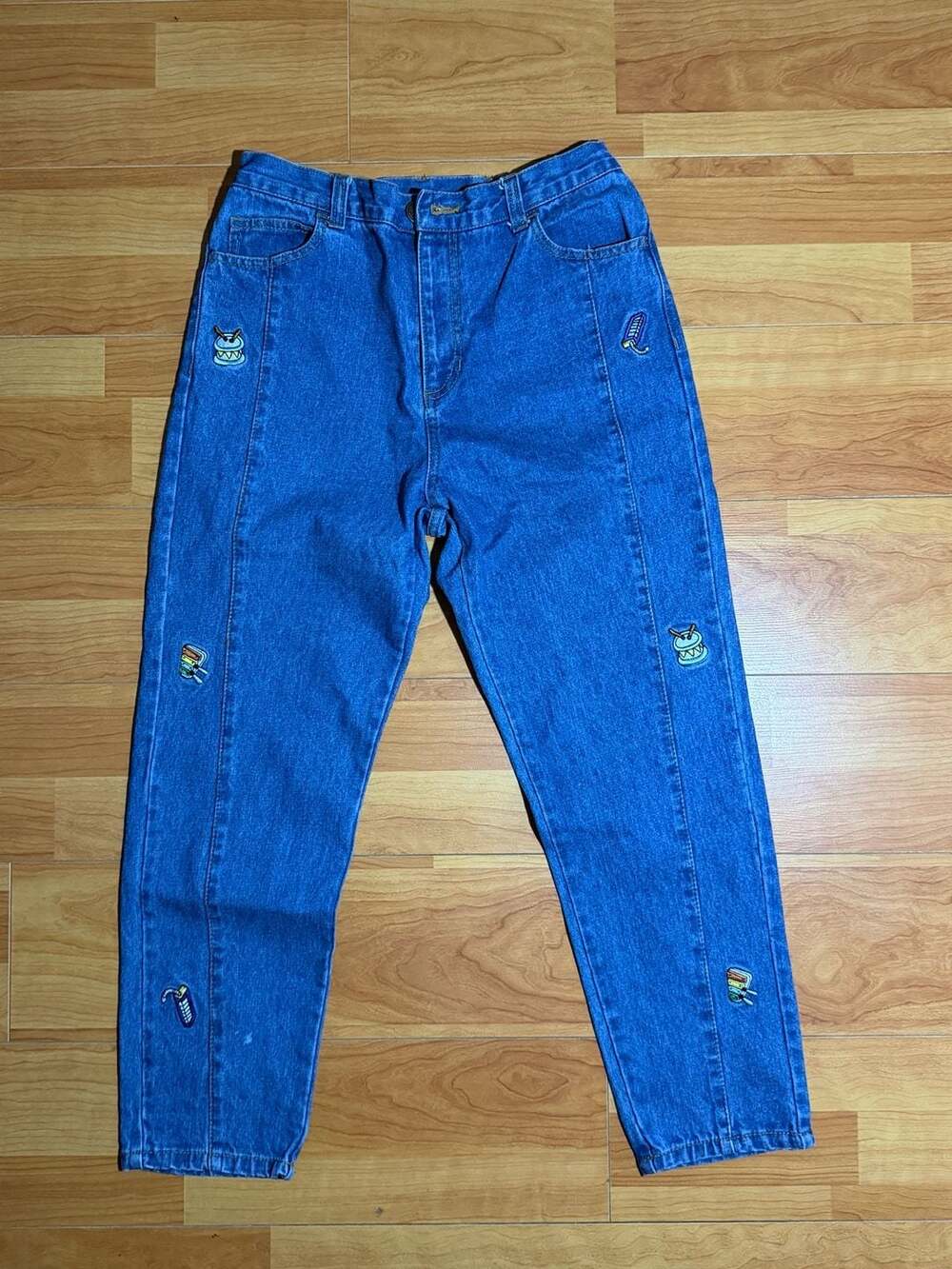 Vintage Embroidered High-Waisted Denim Jeans with Musical Instrument Motifs
